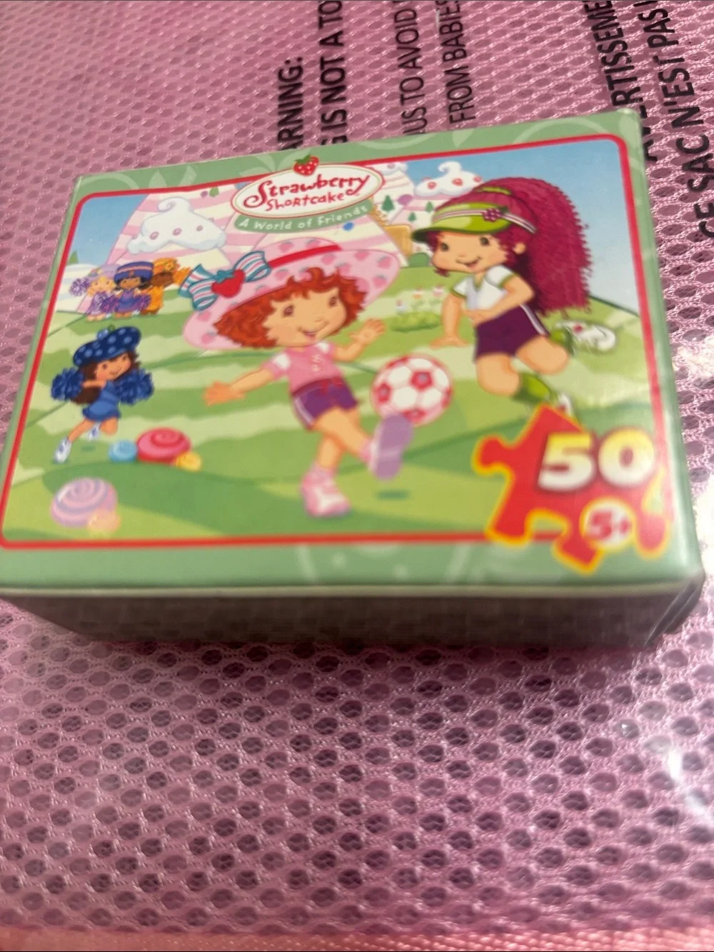 2007 Strawberry shortcake 50-Piece Kids soccer match/le FootballPuzzle -
